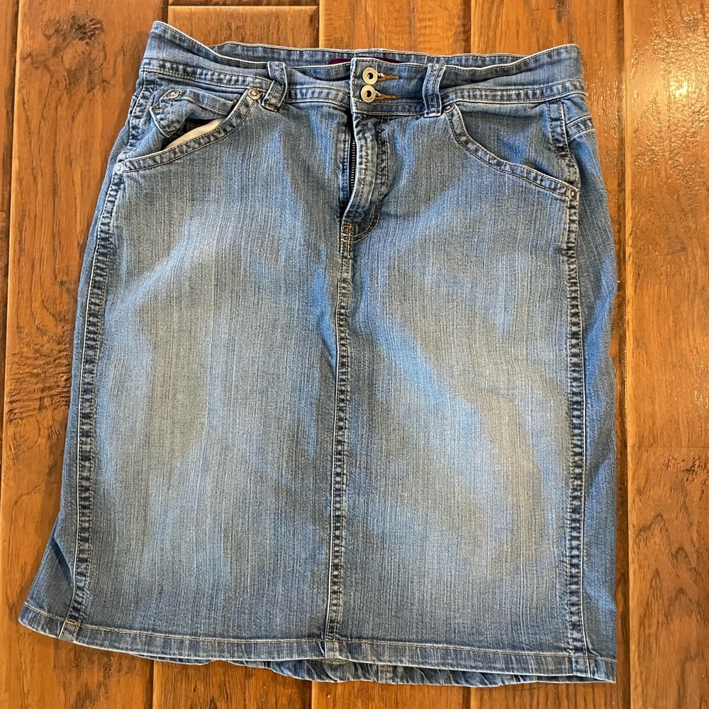 2 for $12!!! Gloria Vanderbilt Denim Skirt Women’s Size 12